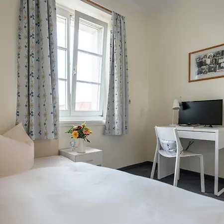 Konukevi Hotel-pension Am Siegestor