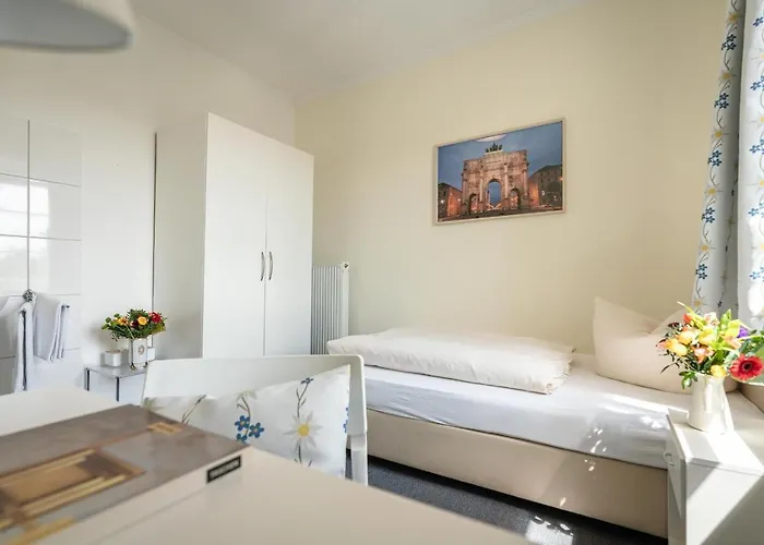 Hotel-pension Am Siegestor 3* München