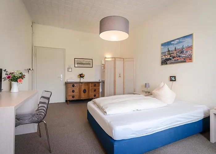 Hotel-pension Am Siegestor 3* München